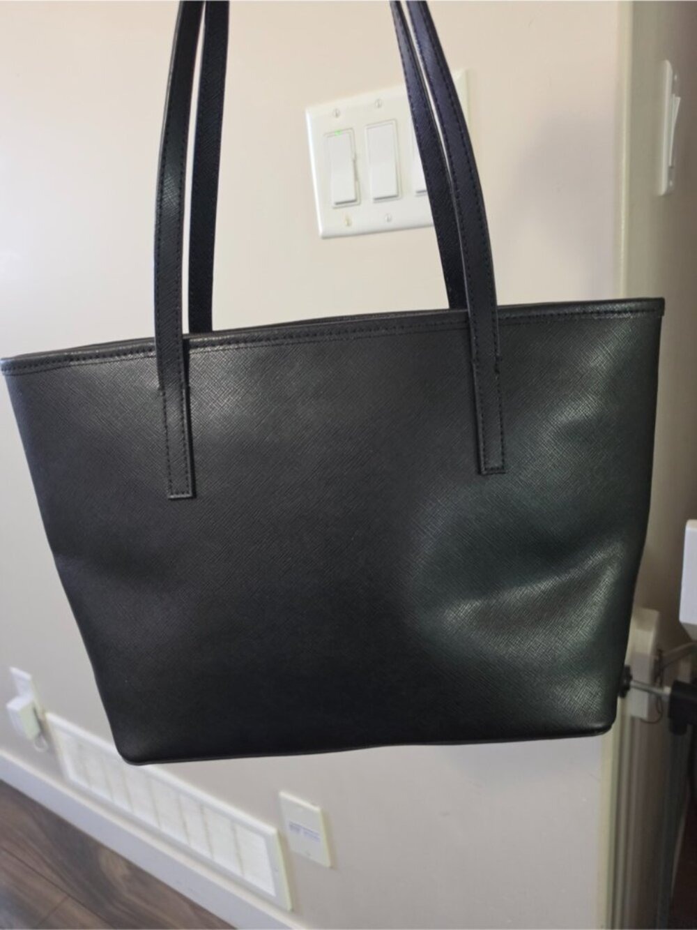 100% leather Ted Baker Black Tote Bag with Bow Accent - Picture 2 of 9